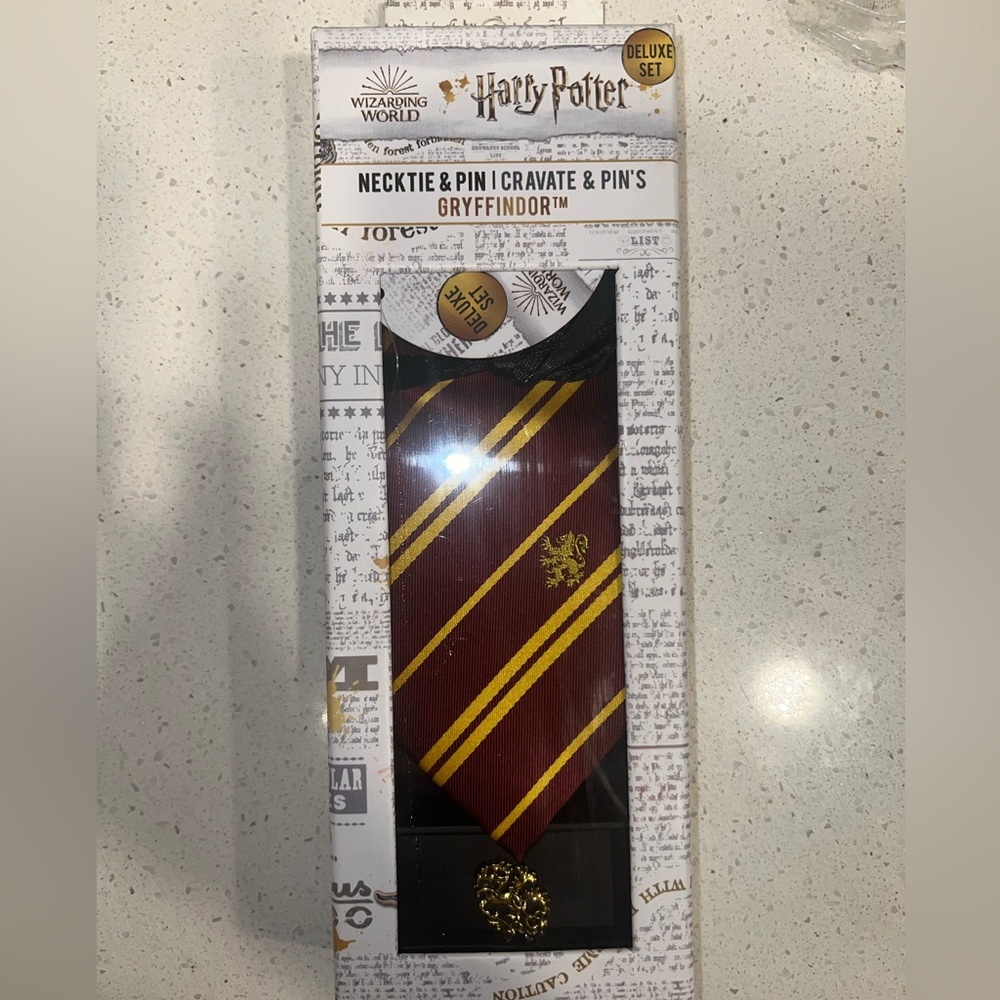 Harry Potter Gryffindor Necktie and Pin Set